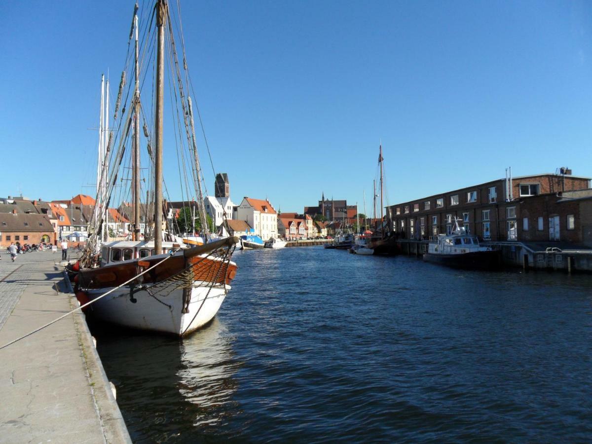 Stadtvilla Bruegemann Mit Terrasse & Parkplatz - Abc136 By AbcWißmar Eksteriør bilde